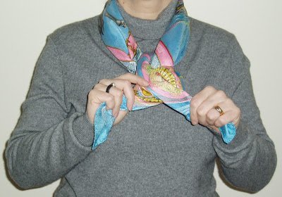 Scarf tying: the square knot, two ways - The Vivienne Files
