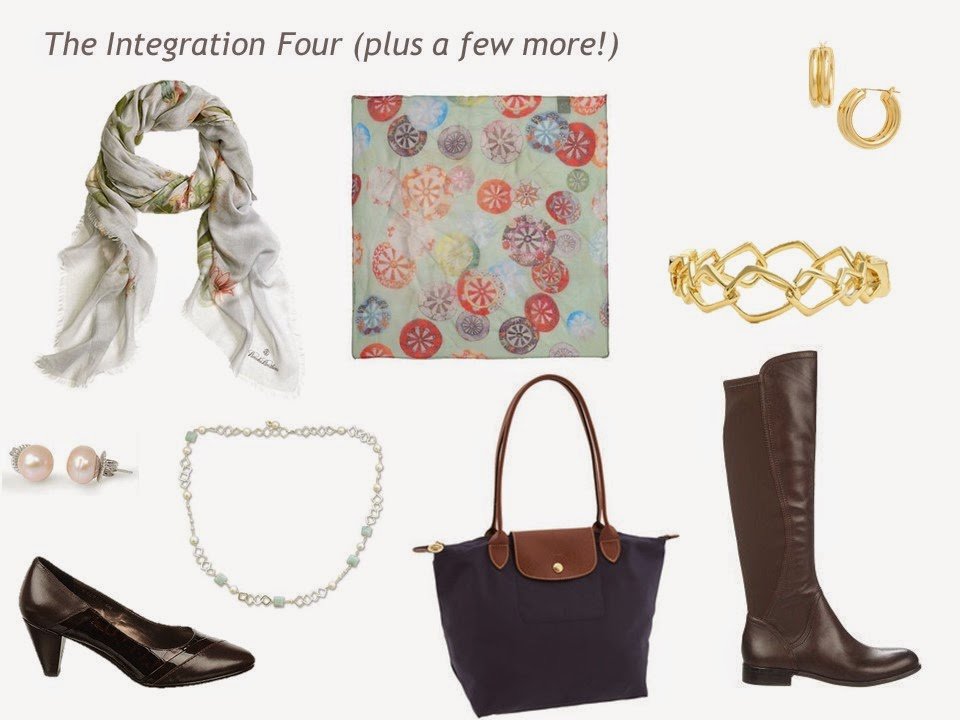 The Integration 4+ for the 4 by 4 in Apricot and Celadonl: scarves, jewelry, a bag and shoes