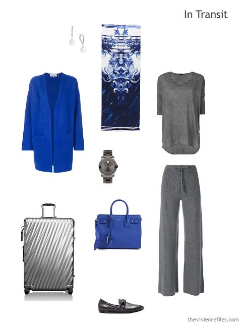 travel outfit in grey and bright blue